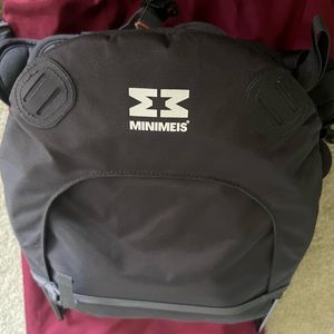 Minimeis G4 - like new child shoulder carrier